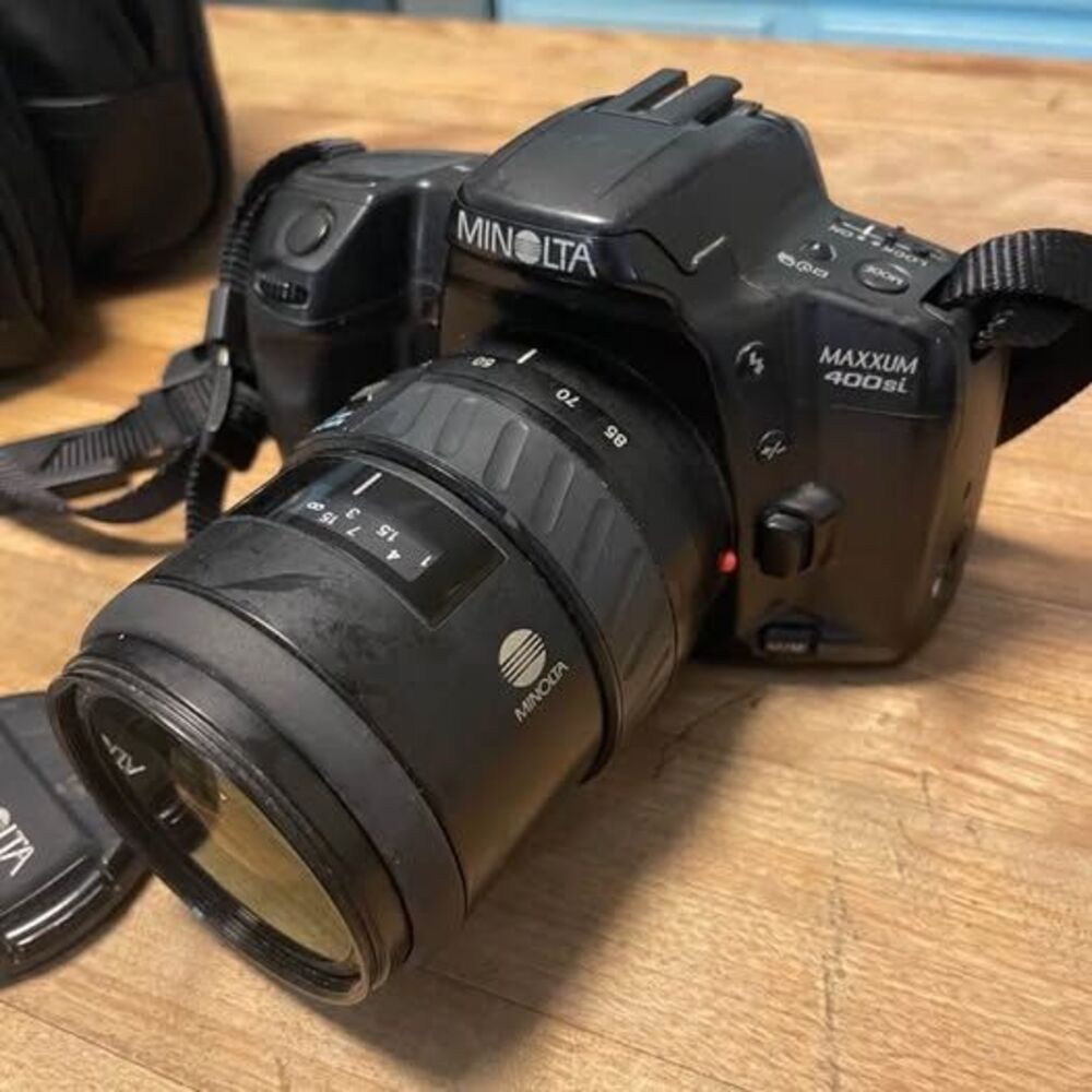 Minolta Maxxum 400si Film Camera with 28-85mm Lens and Bag